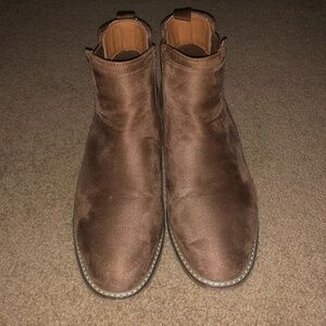 Men's Vintage Foundry Co Roberto Chelsea Boots, Tan Suede, Size 10.5